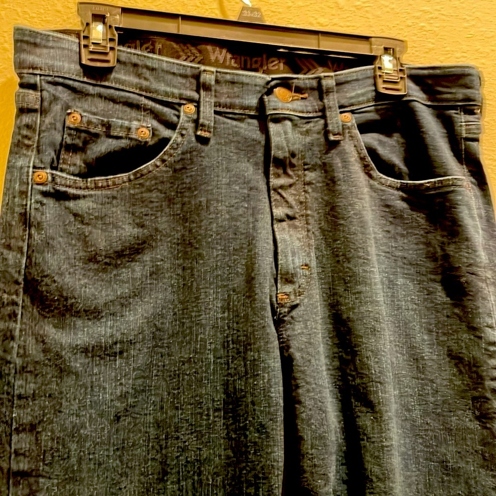 Wrangler men’s 32x32 blue jeans. Regular fit. Pre-owned, excellent condition. - Picture 2 of 4